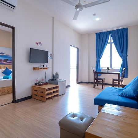 Paretto Seaview Hotel Пантай-Сенанг Экстерьер фото