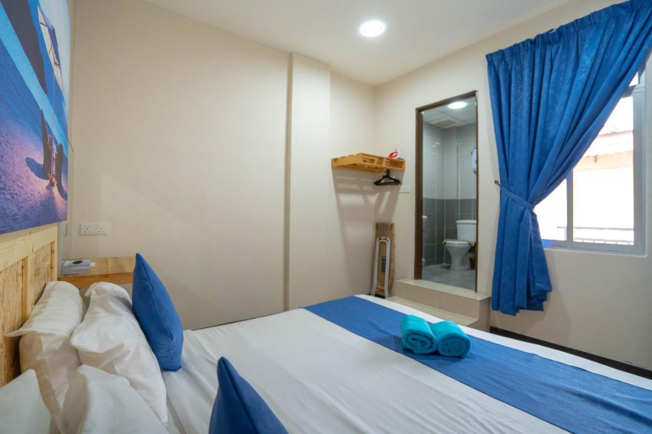 Paretto Seaview Hotel Пантай-Сенанг Экстерьер фото