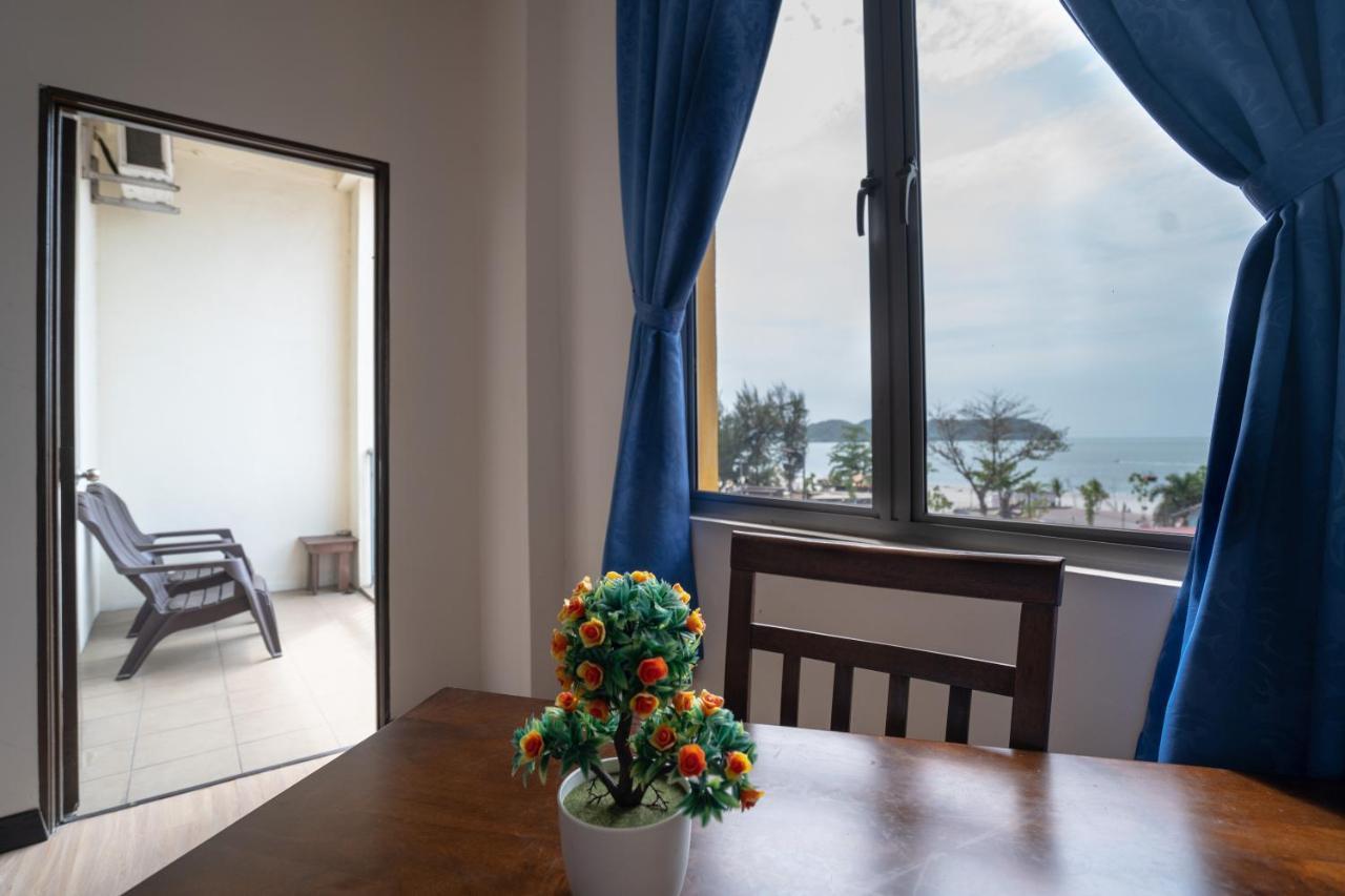 Paretto Seaview Hotel Пантай-Сенанг Экстерьер фото